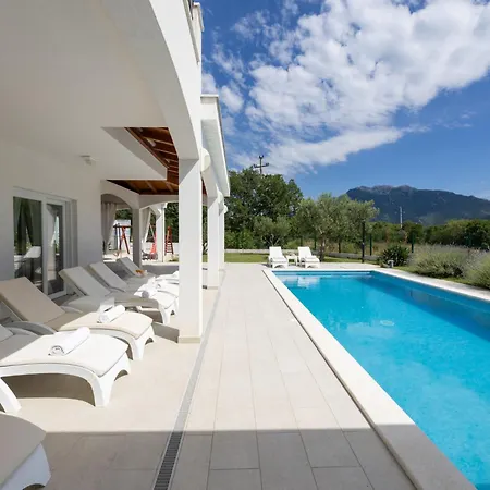 Olivia By Interhome Vila