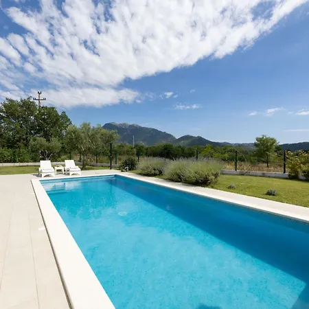 Olivia By Interhome Vila *