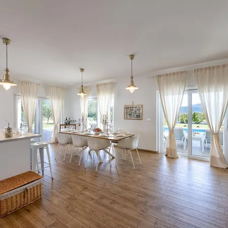 Olivia By Interhome Vila Sestanovac