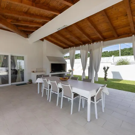 Villa Olivia By Interhome Šestanovac